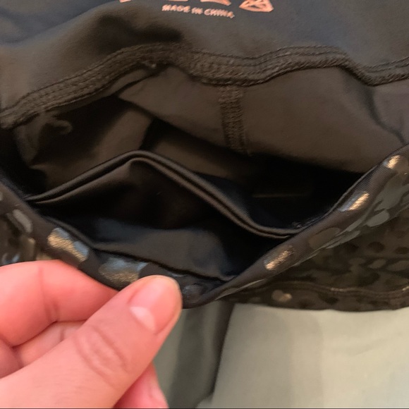 L'urv animal print embossed leggings medium Black - Picture 6 of 10